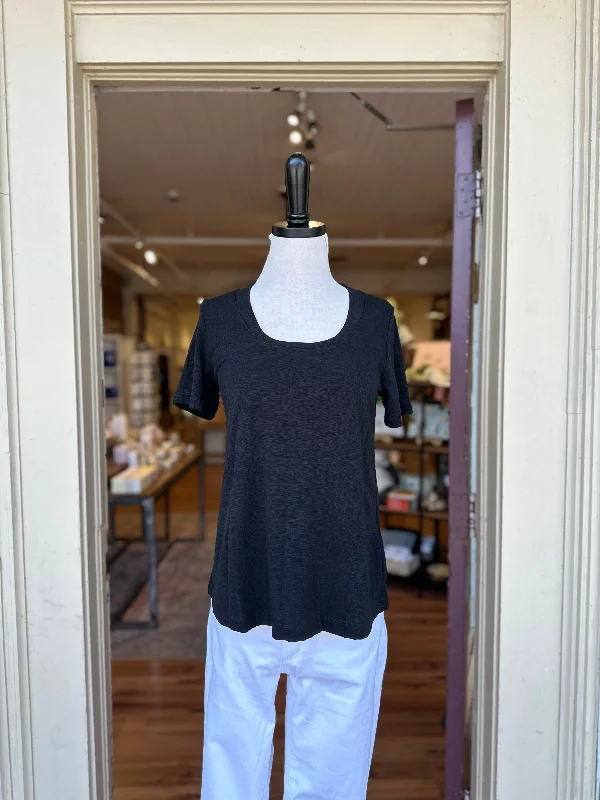 Short Sleeve Round Neck Top in Black