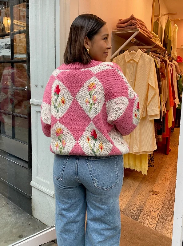 grannie-vintage-floral-sweater-in-pink