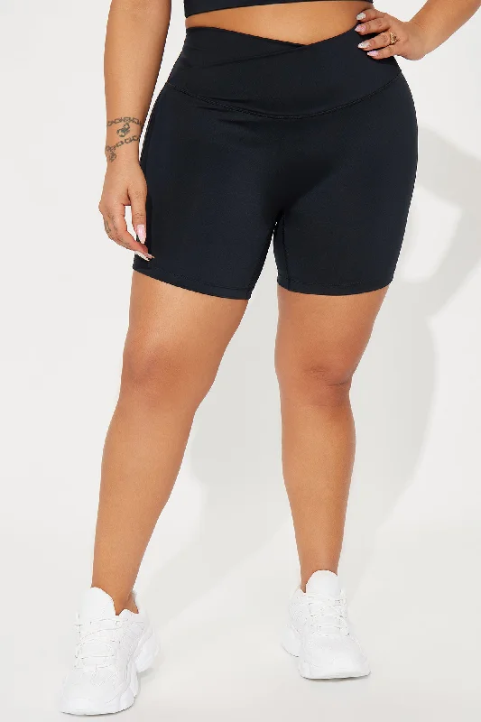 hard-flex-elevate-active-short-black