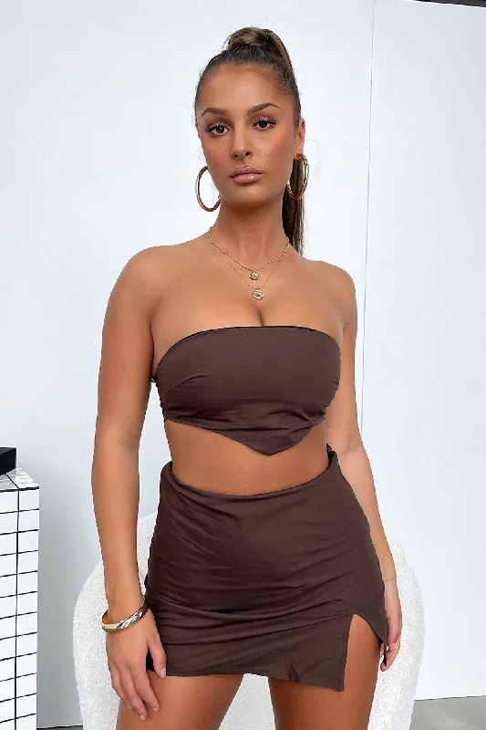 julia-crop-brown-1