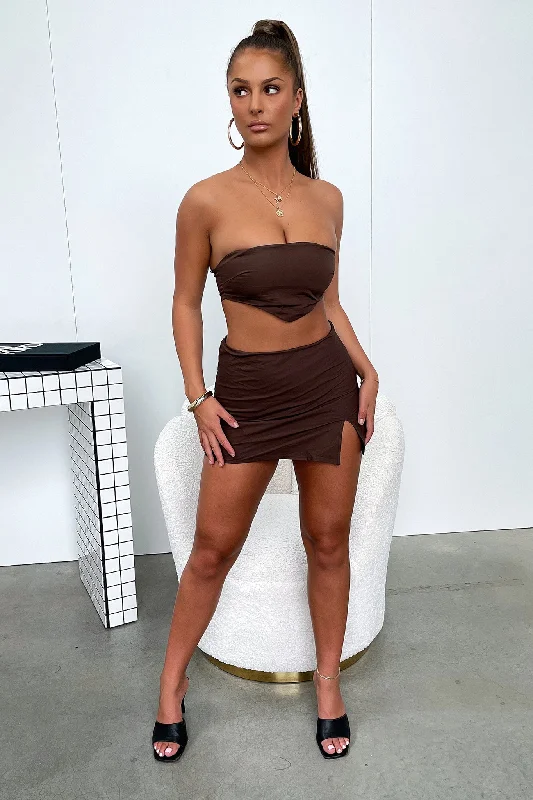 julia-crop-brown-1