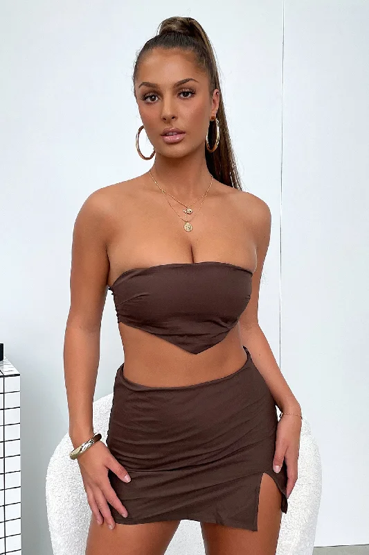 julia-crop-brown-1