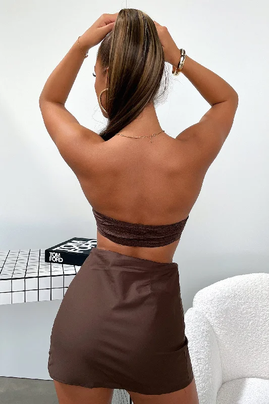 julia-crop-brown-1