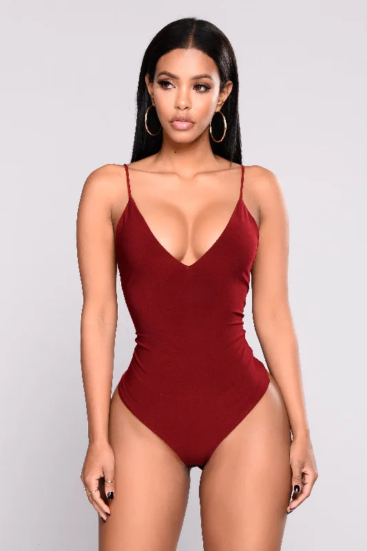 sleek-and-slay-bodysuit-burgundy