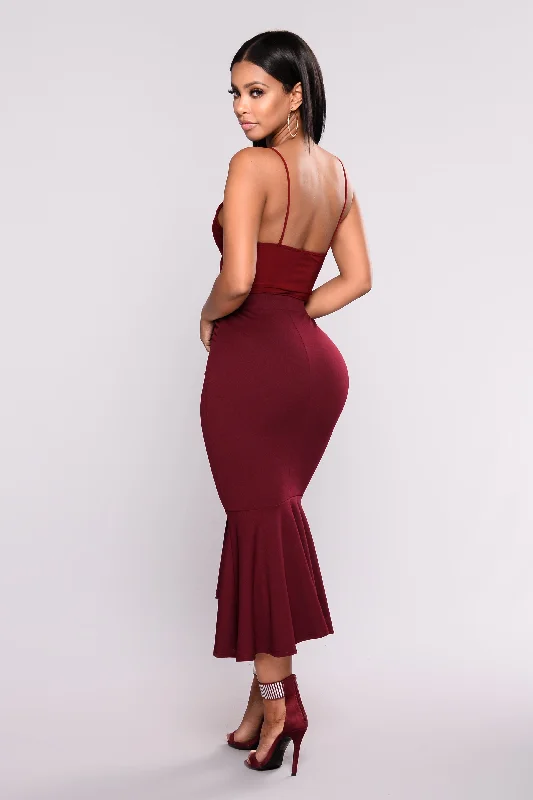 sleek-and-slay-bodysuit-burgundy