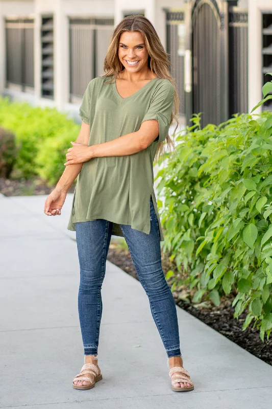 super-soft-tee-high-low-hem-v-neck-top-lt-olive